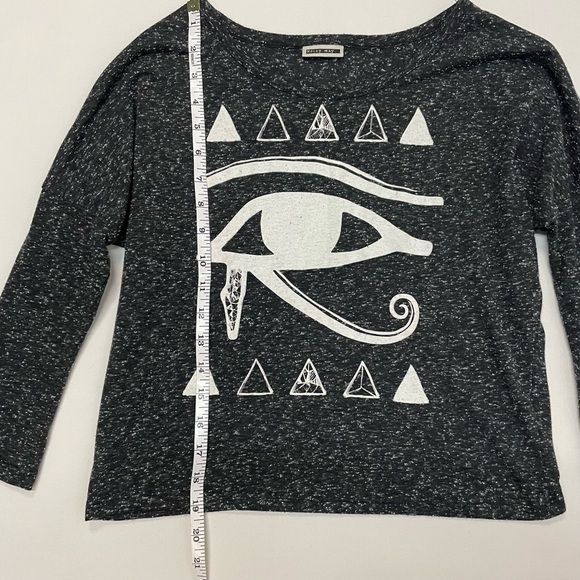 NOISY May "Eye of Horus" 3/4 Sleeve Top, Textured Marled Grey, Size Small​ - Picture 4 of 8